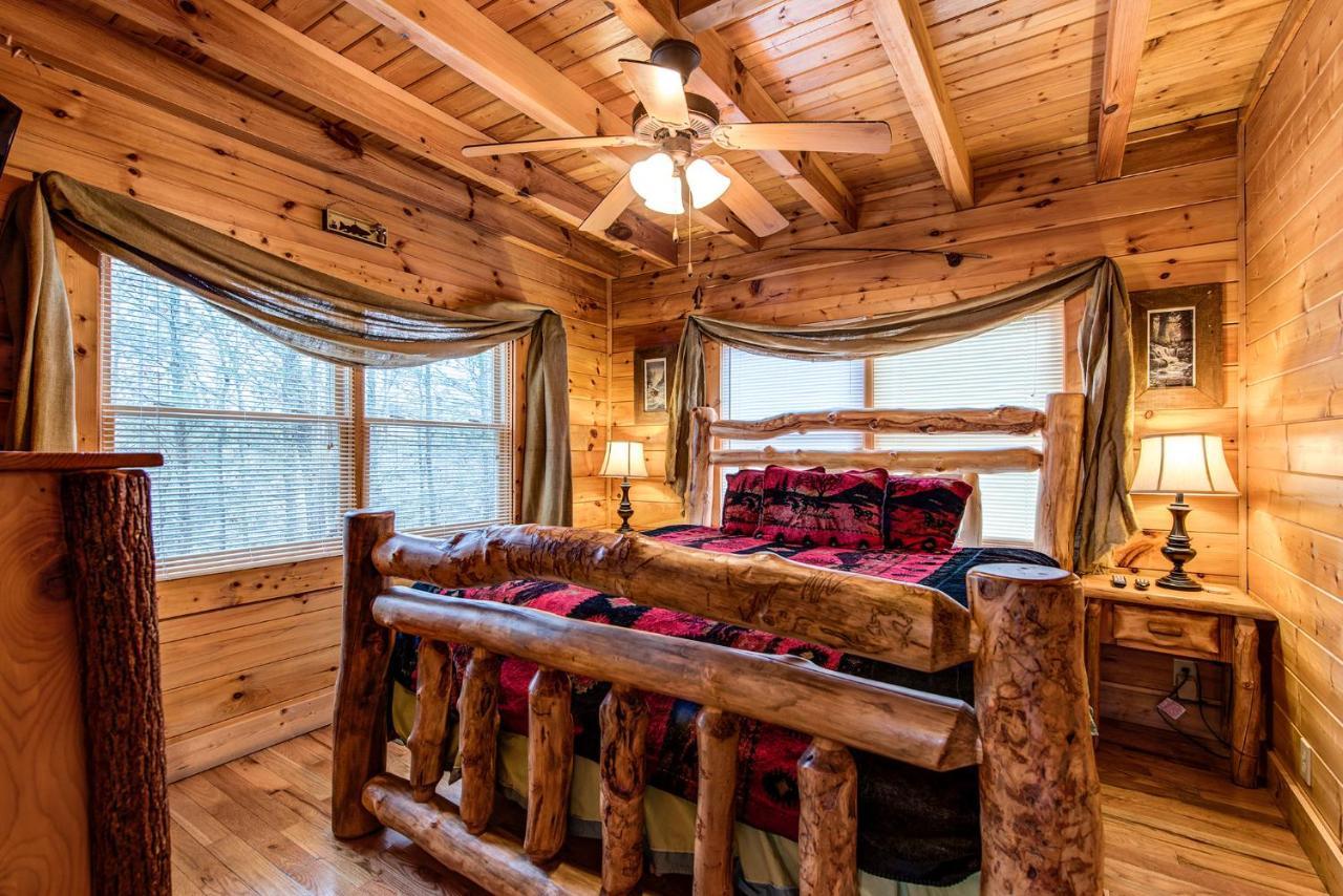 גטלינבורג Secret Romance, 2 Bedrooms, Sleeps 8, Pool Table, Hot Tub, Arcade מראה חיצוני תמונה